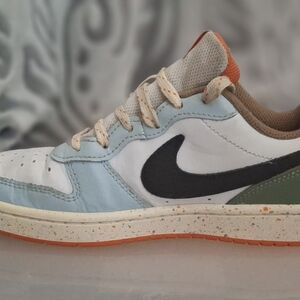 Nike kids shoes, Court Borough, Alabaster, Speckled, size 3.5
